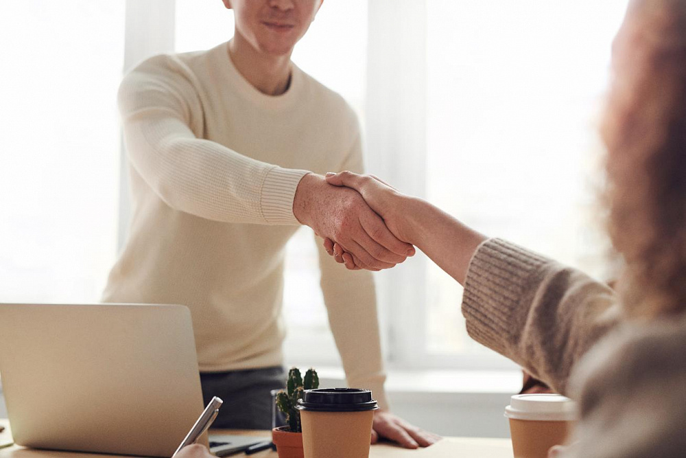 Intranet hub for financial advisors